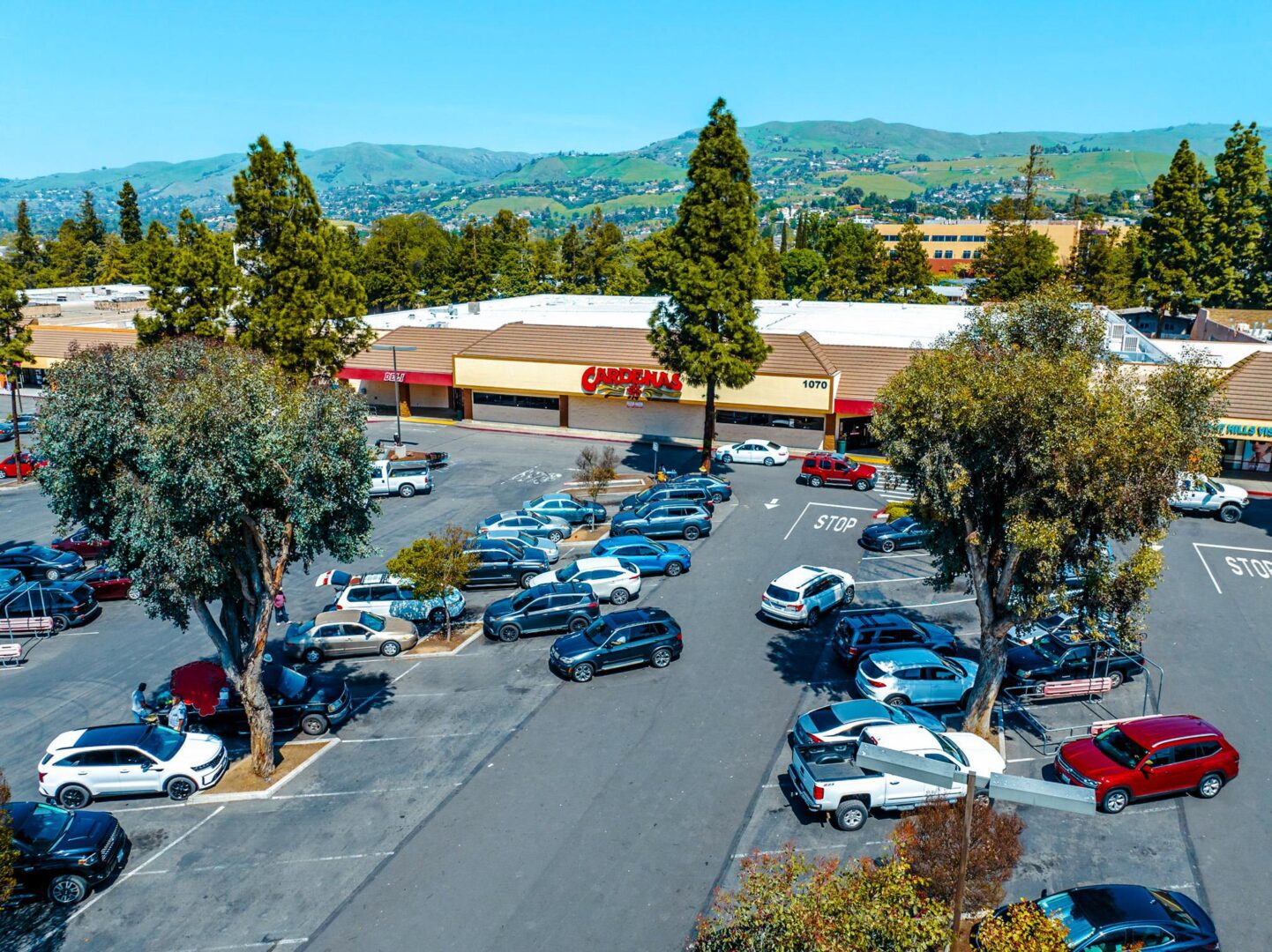 A parking lot with many cars parked in it